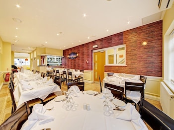 oyo bostons manor hotel hanwell london