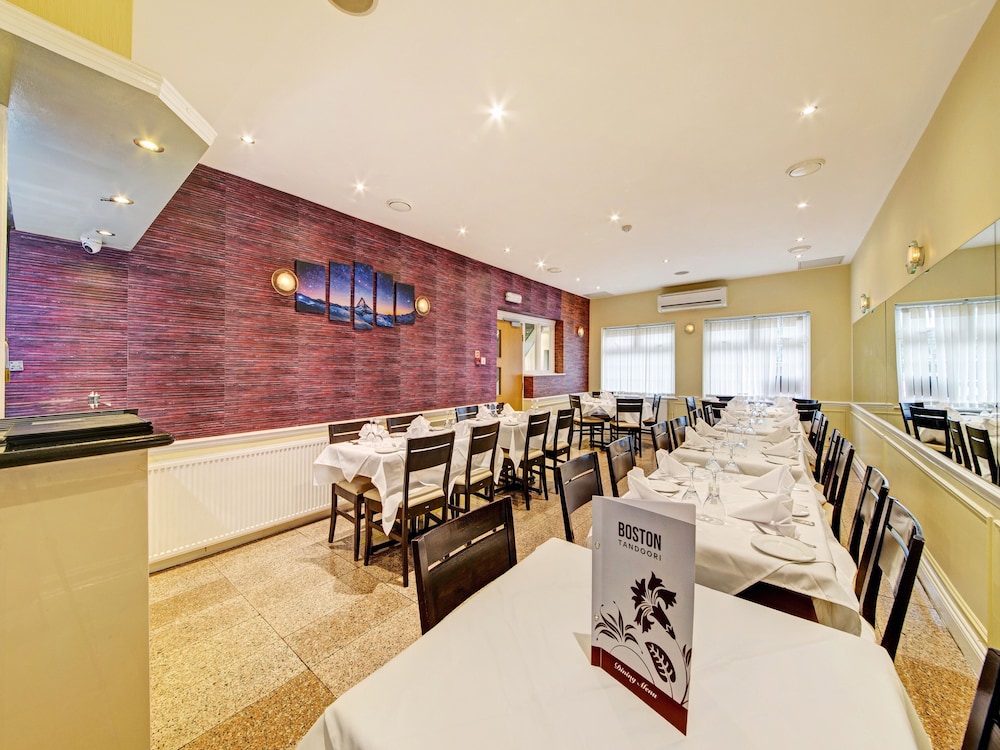 oyo bostons manor hotel hanwell london