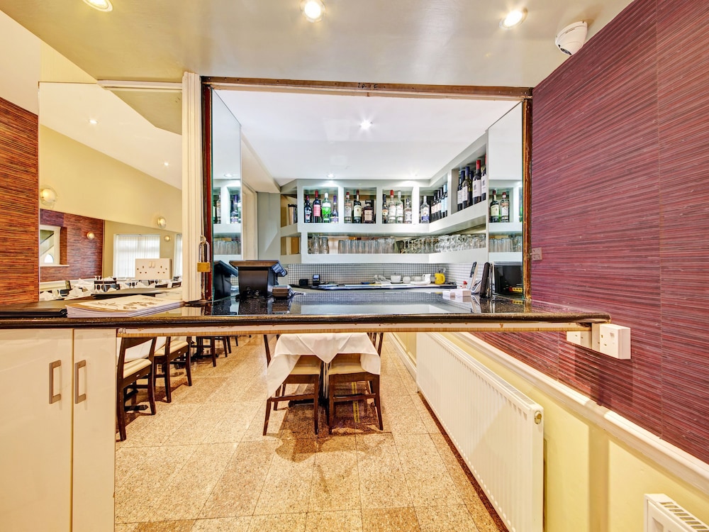 oyo bostons manor hotel hanwell london