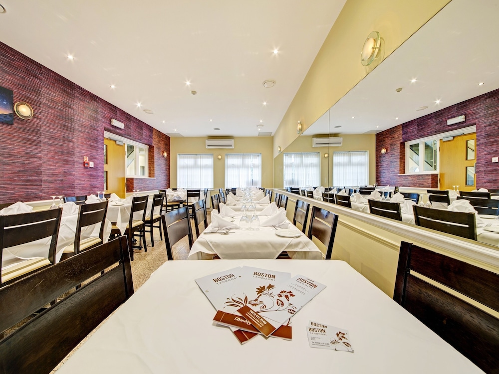 oyo bostons manor hotel hanwell london