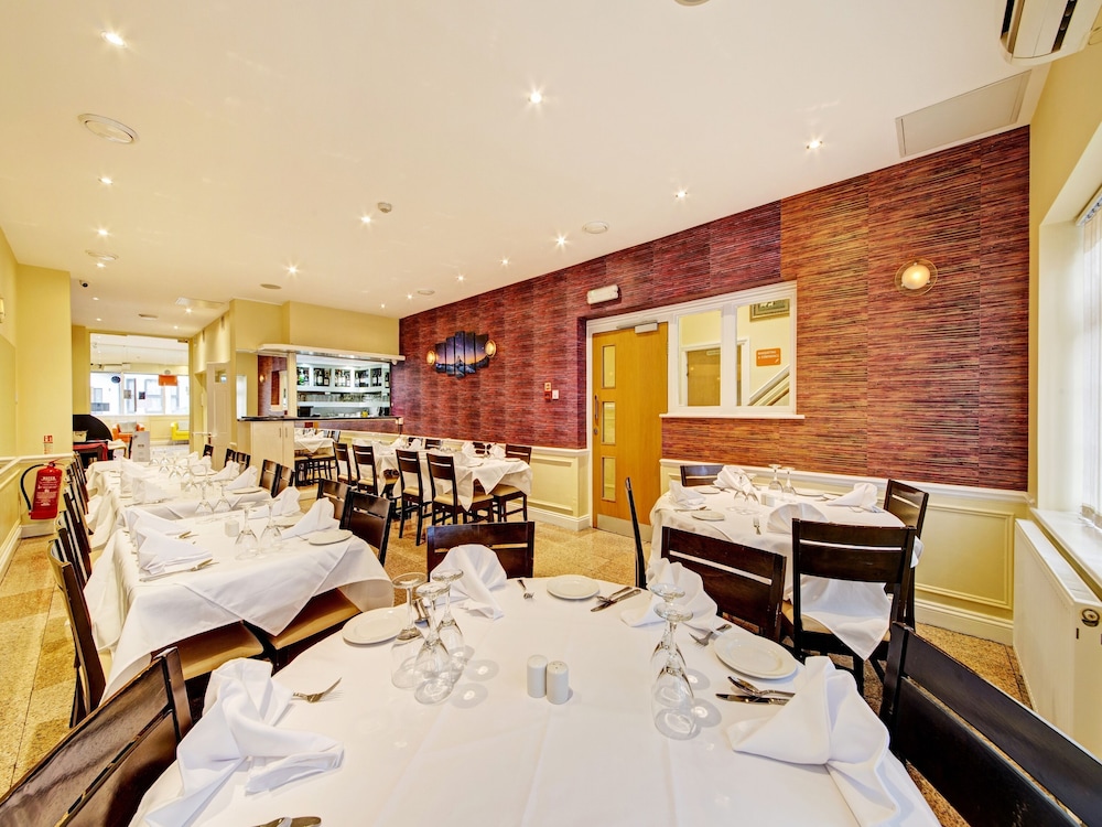 oyo bostons manor hotel hanwell london