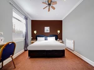 Oyo Bostons Manor Hotel, Hanwell London,Greater London>>Ealing,3 star