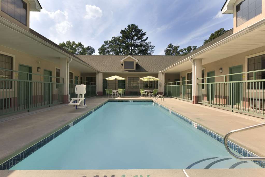 super 8 by wyndham chatsworth dalton