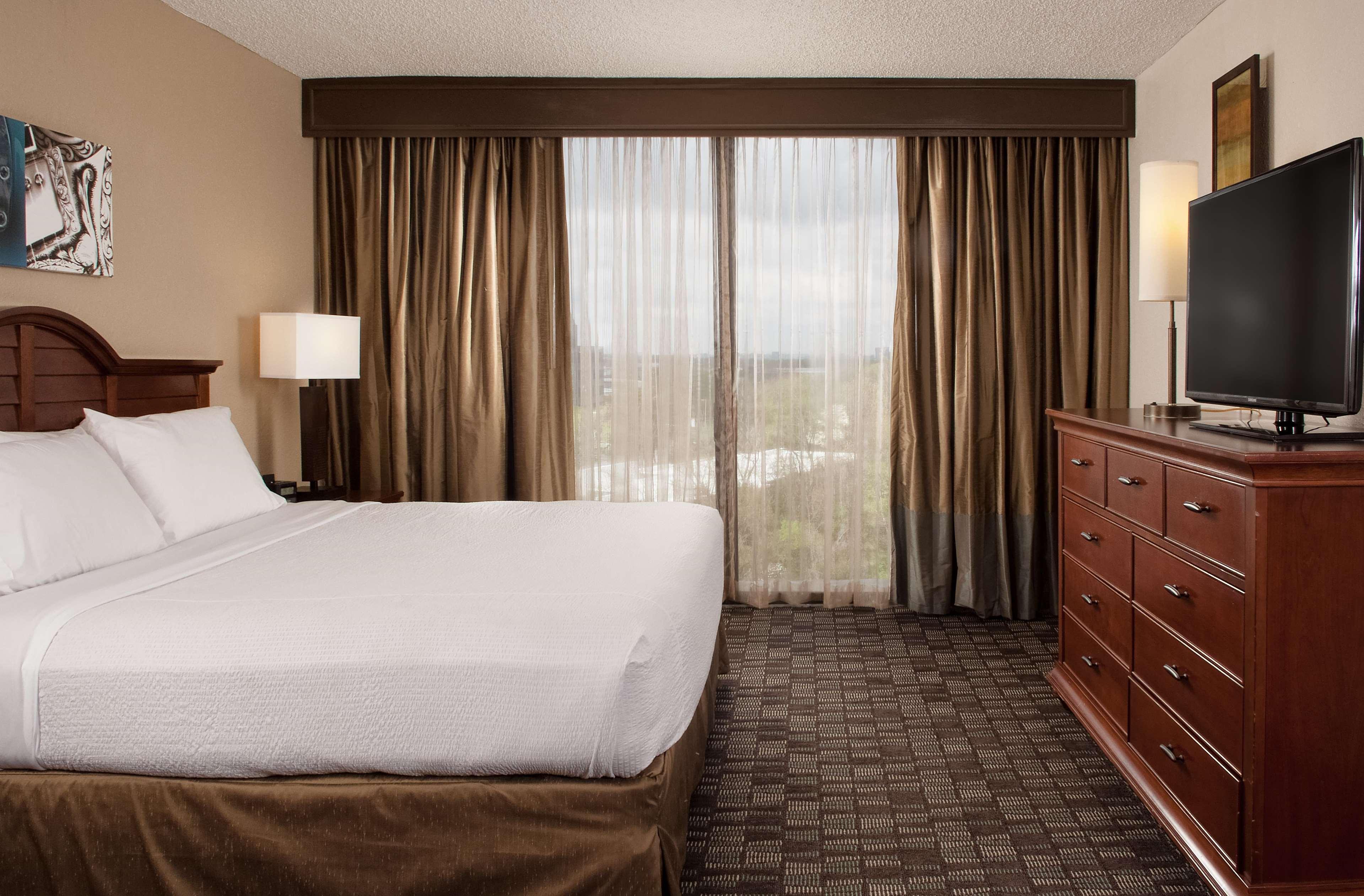 embassy suites by hilton nashville airport