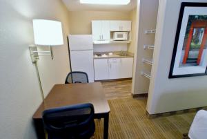 extended stay america select suites nashville airport