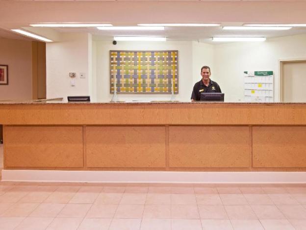 la quinta inn and suites by wyndham nashville airport opryland