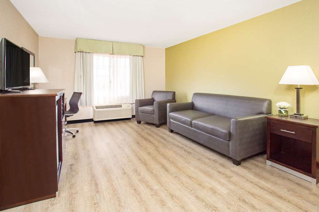 baymont by wyndham phoenix i 10 near 51st ave