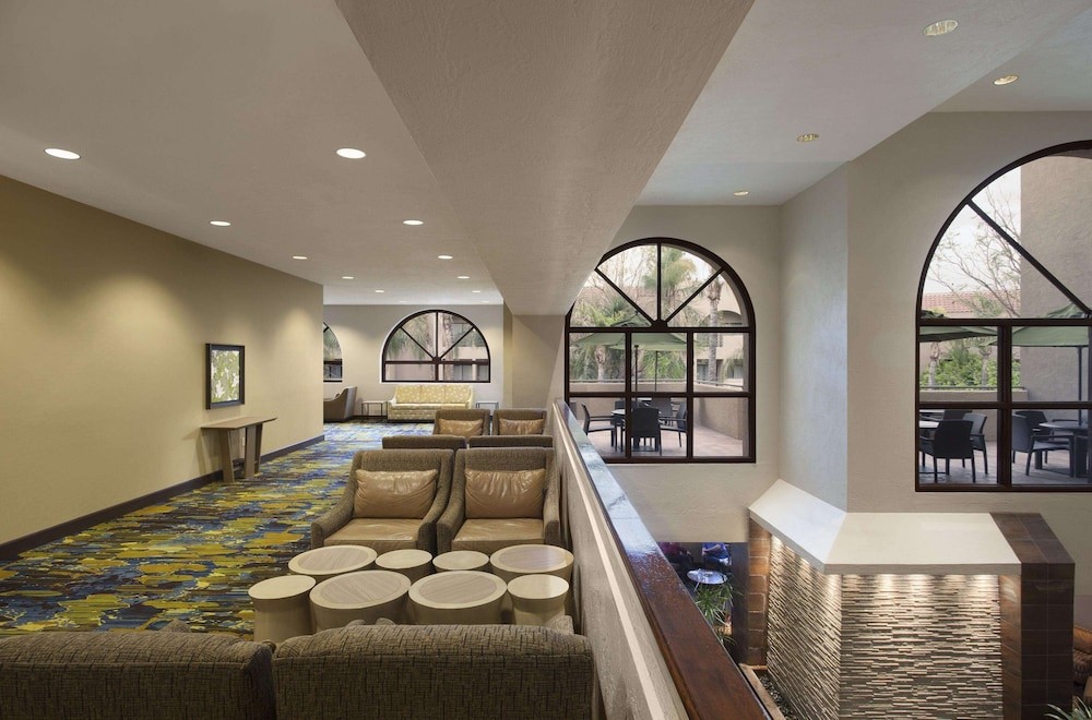embassy suites by hilton phoenix tempe