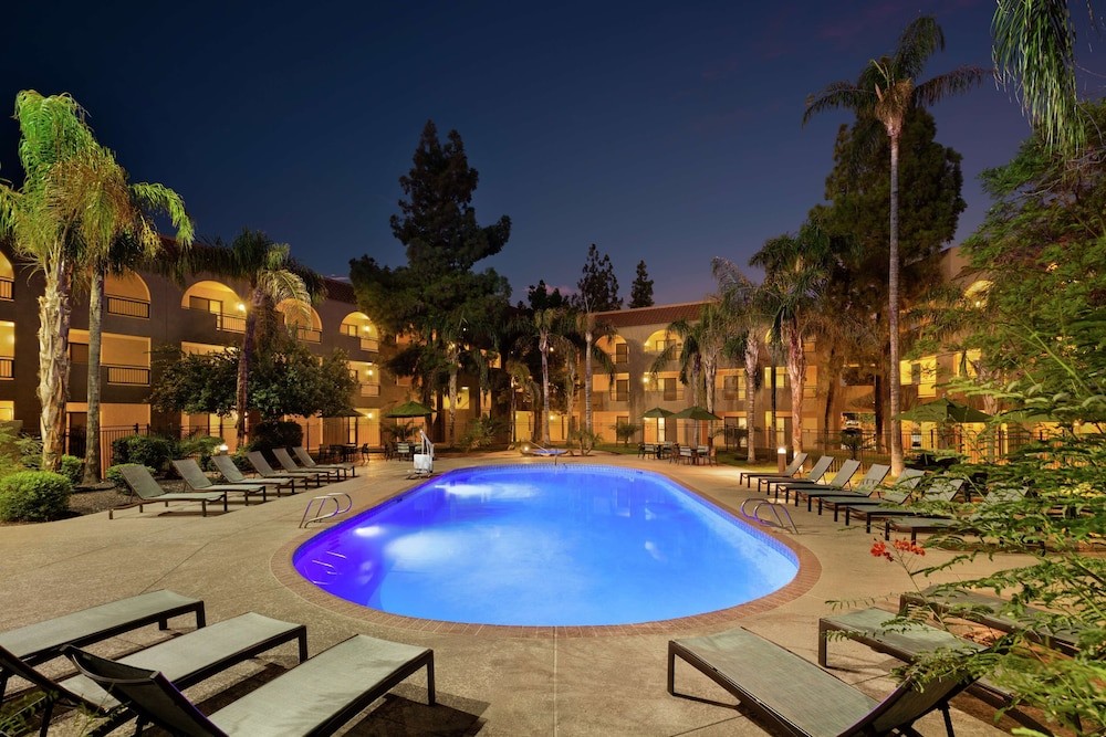 embassy suites by hilton phoenix tempe