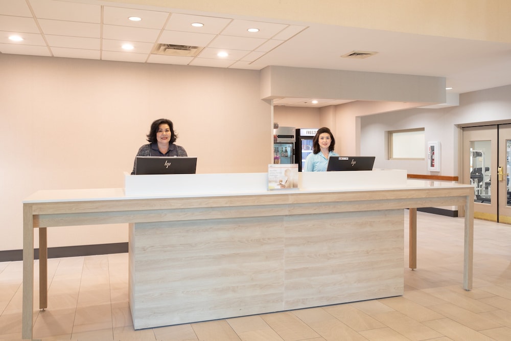 holiday inn and suites goodyear west phoenix area