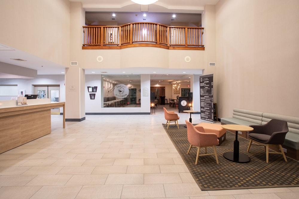 holiday inn and suites goodyear west phoenix area