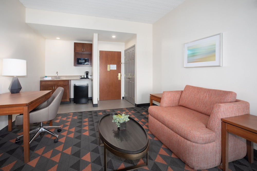 holiday inn and suites goodyear west phoenix area