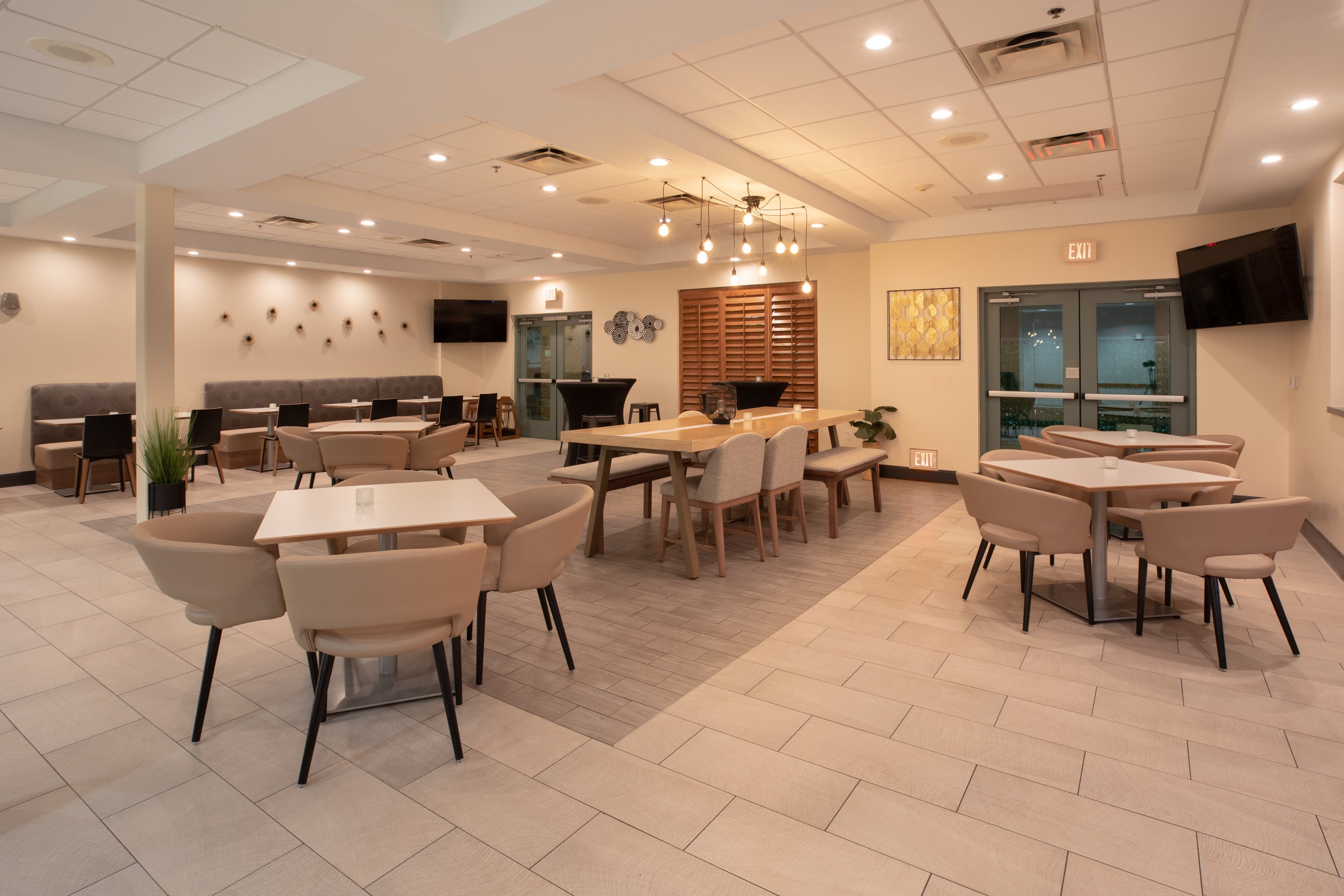 holiday inn and suites goodyear west phoenix area