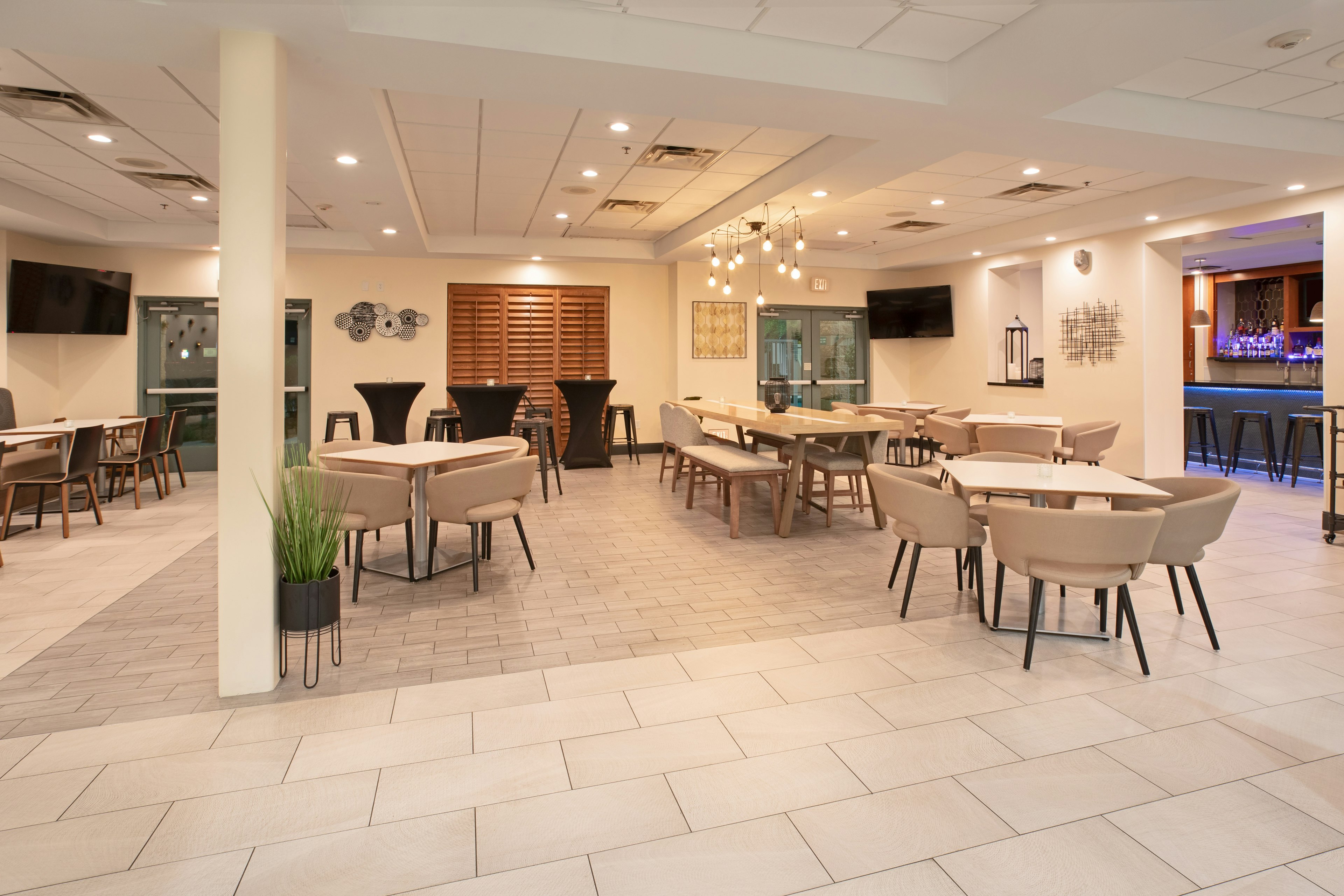 holiday inn and suites goodyear west phoenix area