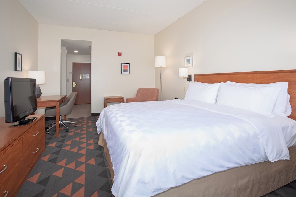 holiday inn and suites goodyear west phoenix area