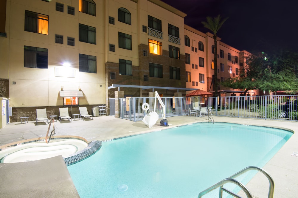 holiday inn and suites goodyear west phoenix area