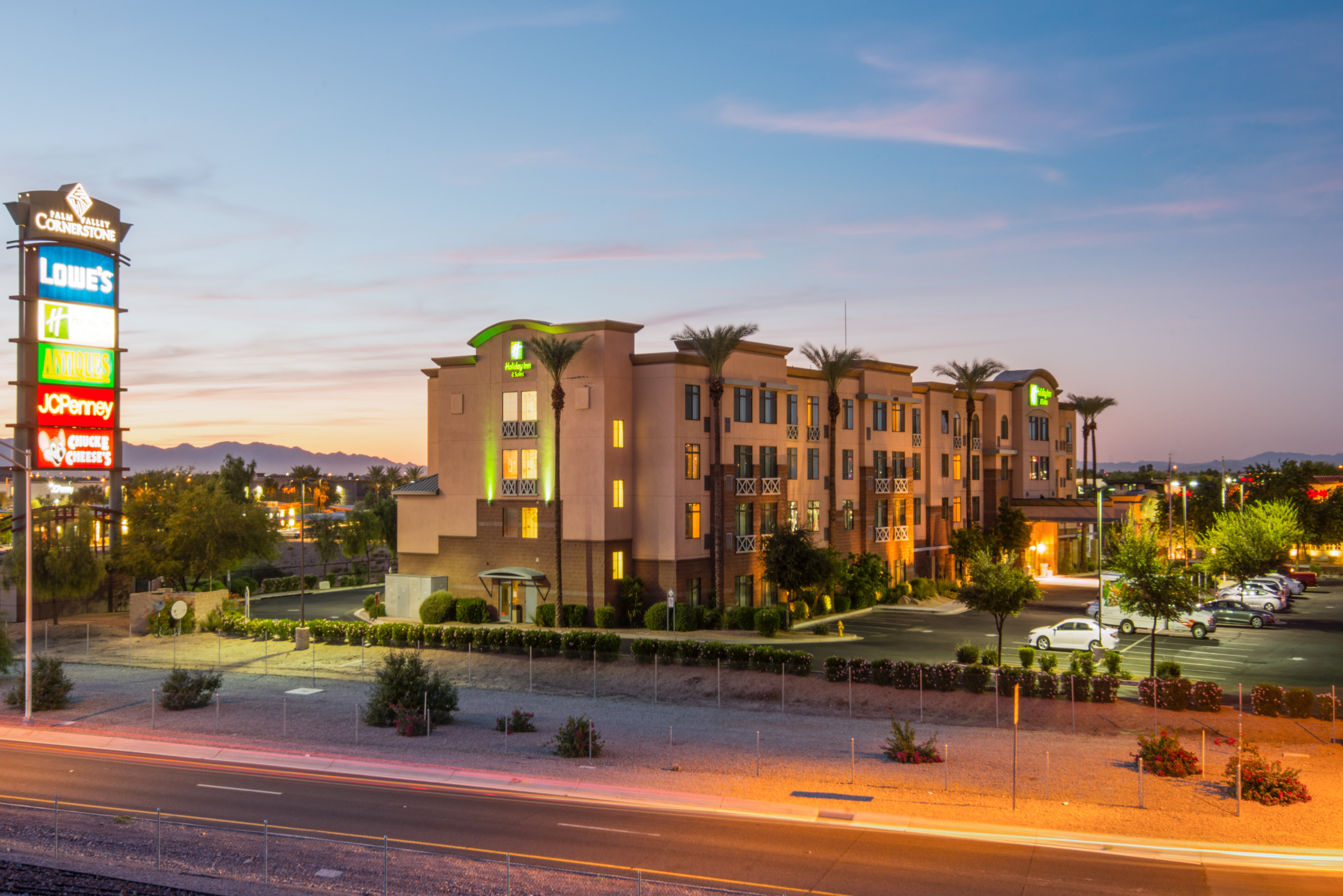 holiday inn and suites goodyear west phoenix area
