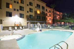 holiday inn and suites goodyear west phoenix area
