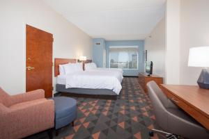 holiday inn and suites goodyear west phoenix area