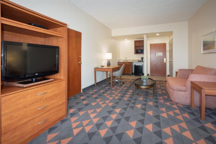 holiday inn and suites goodyear west phoenix area