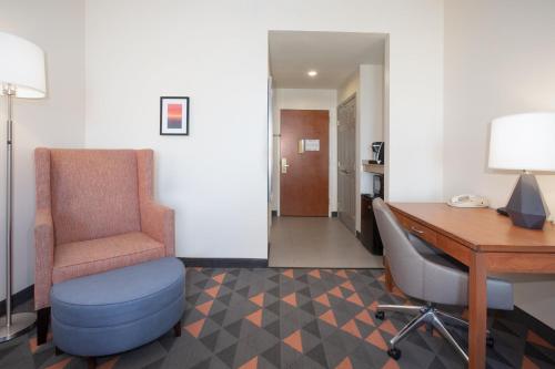 holiday inn and suites goodyear west phoenix area