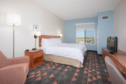 holiday inn and suites goodyear west phoenix area
