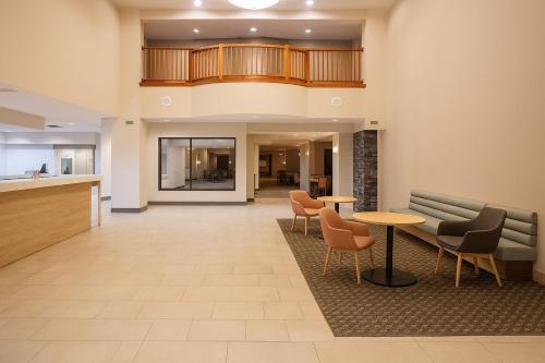 holiday inn and suites goodyear west phoenix area