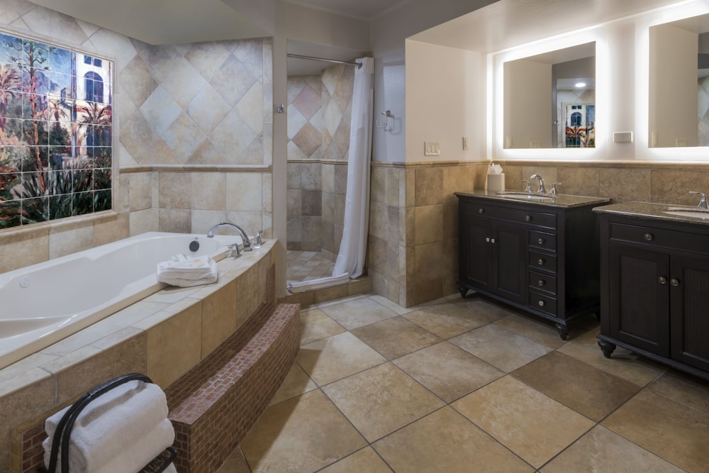 holiday inn and suites phoenix airport north by ihg