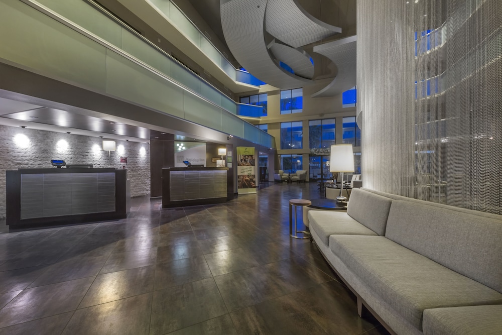 holiday inn and suites phoenix airport north by ihg