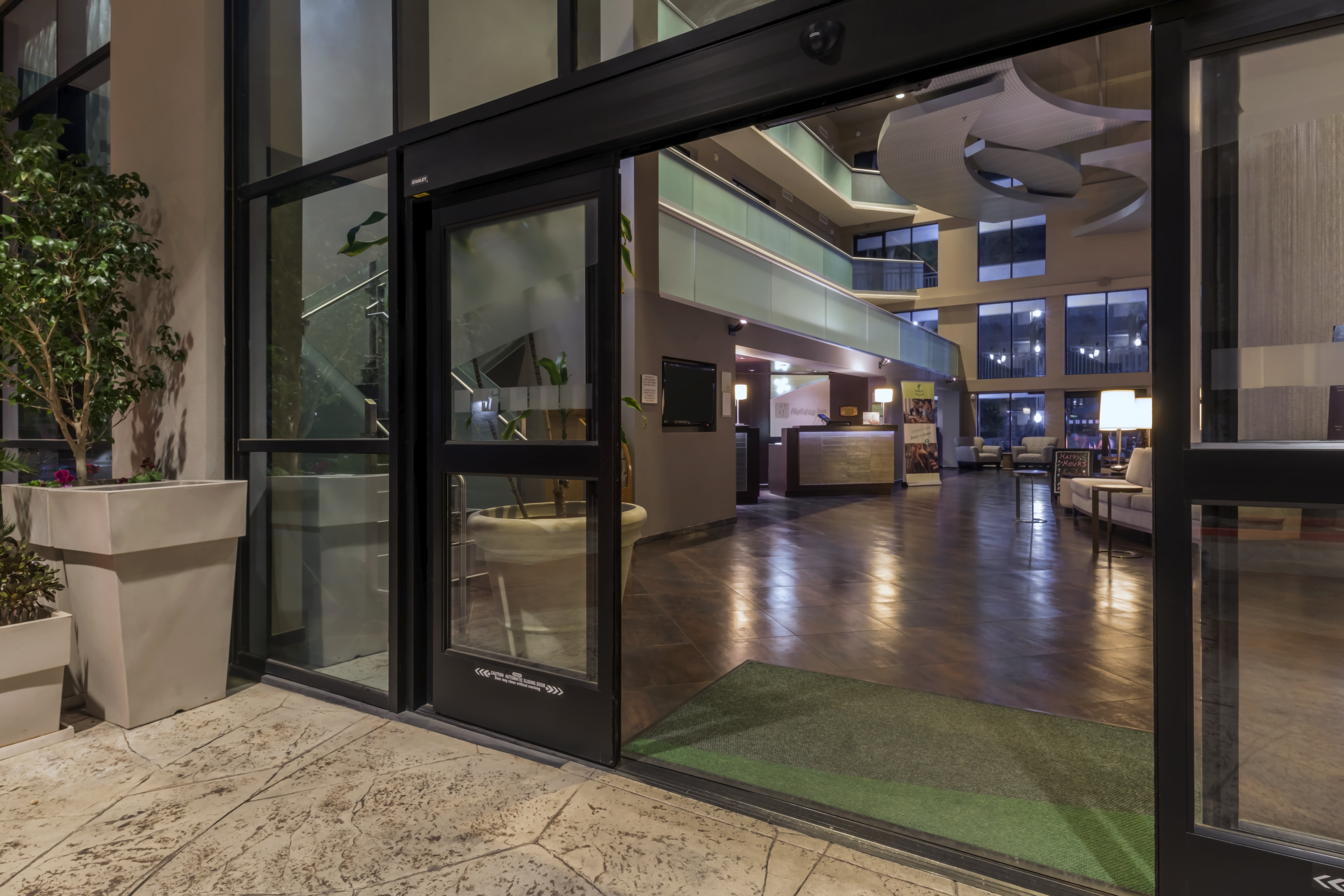 holiday inn and suites phoenix airport north by ihg