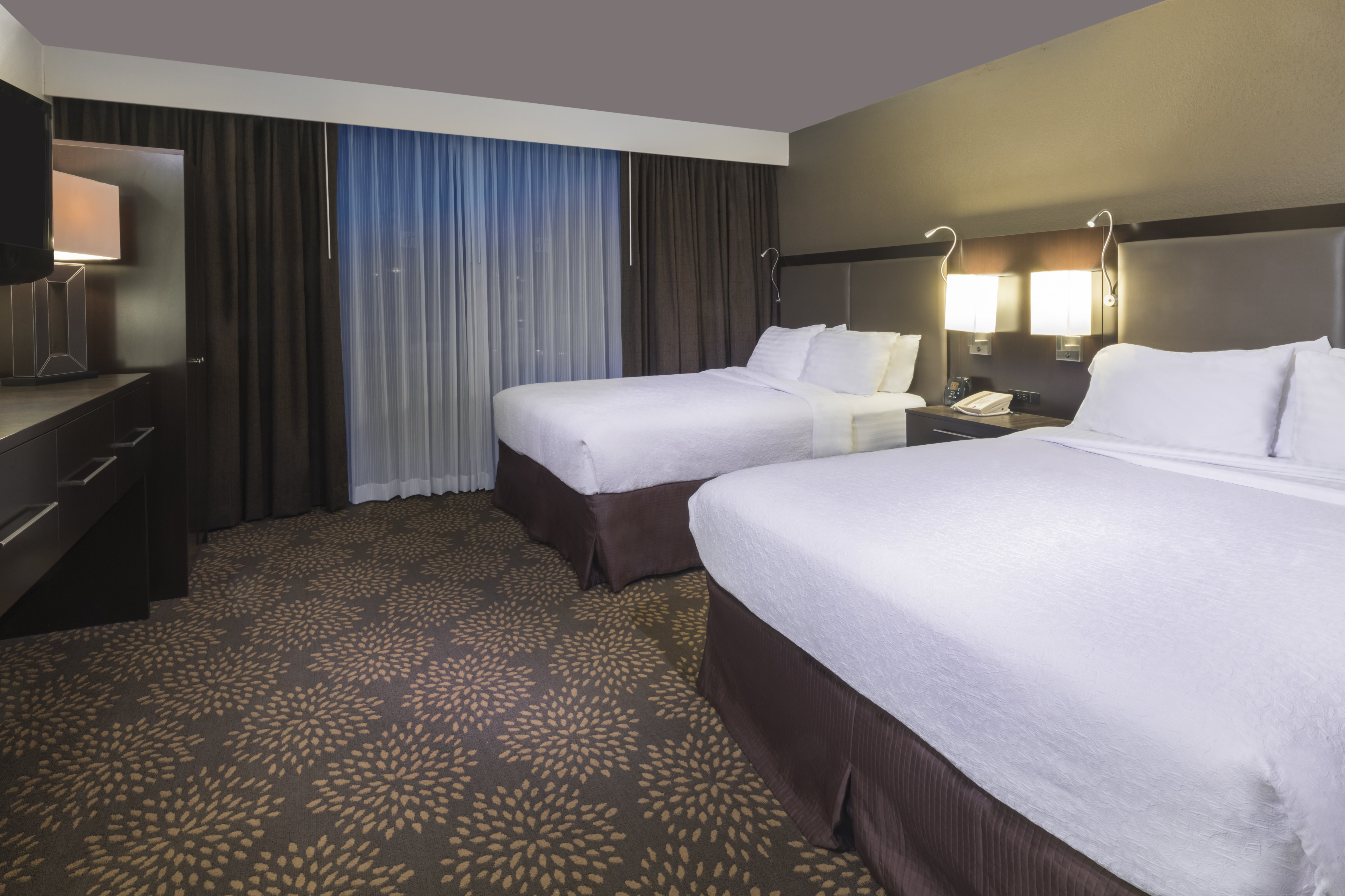 holiday inn and suites phoenix airport north by ihg