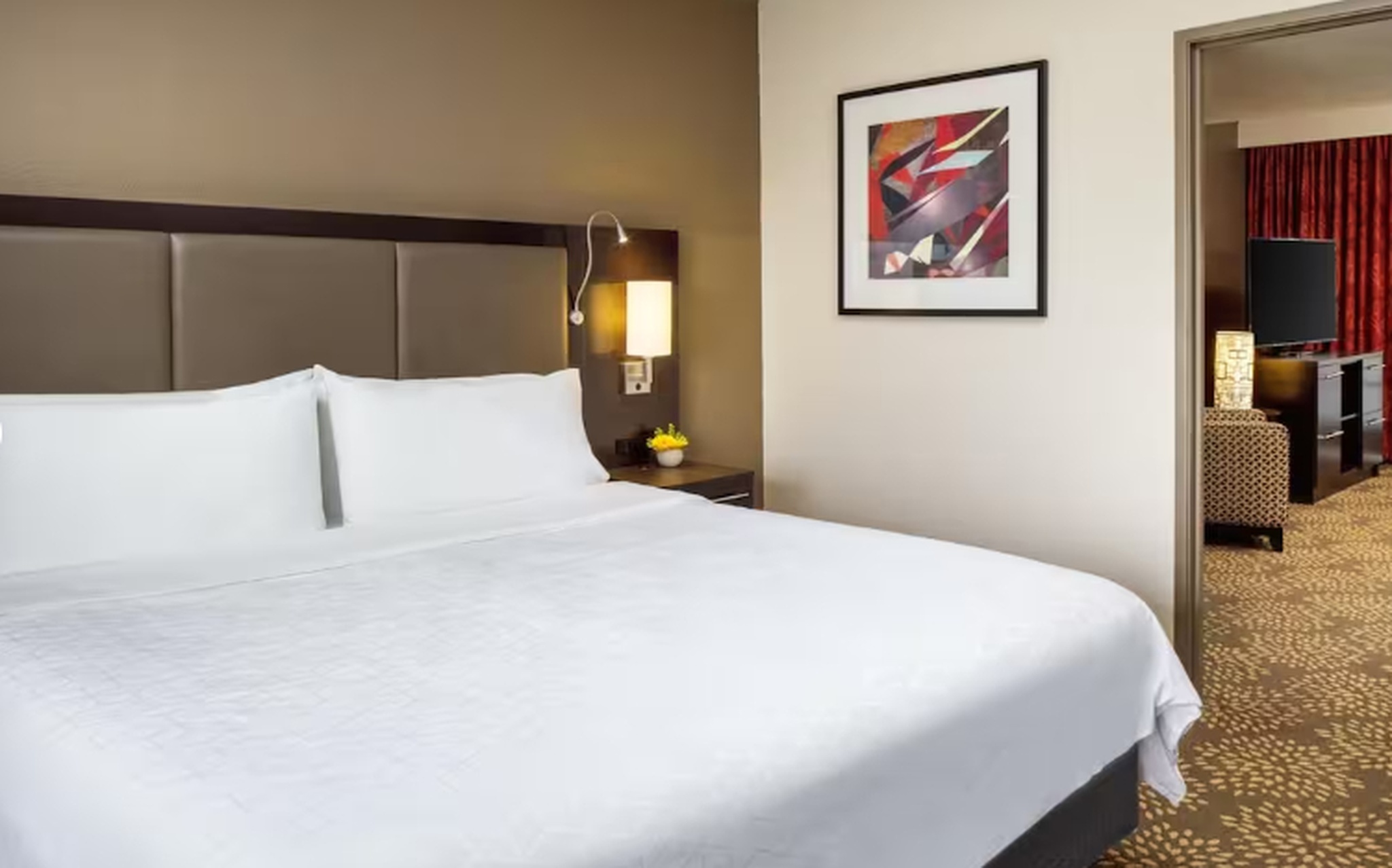holiday inn and suites phoenix airport north by ihg