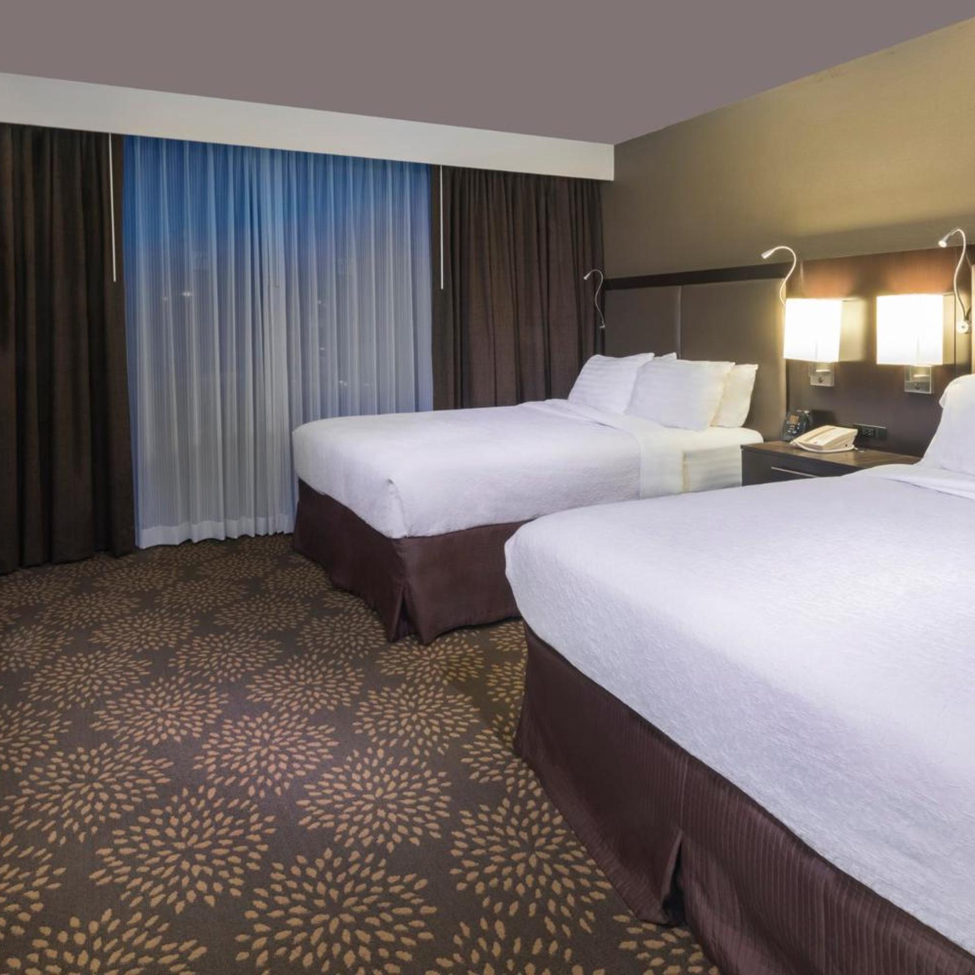 holiday inn and suites phoenix airport north by ihg