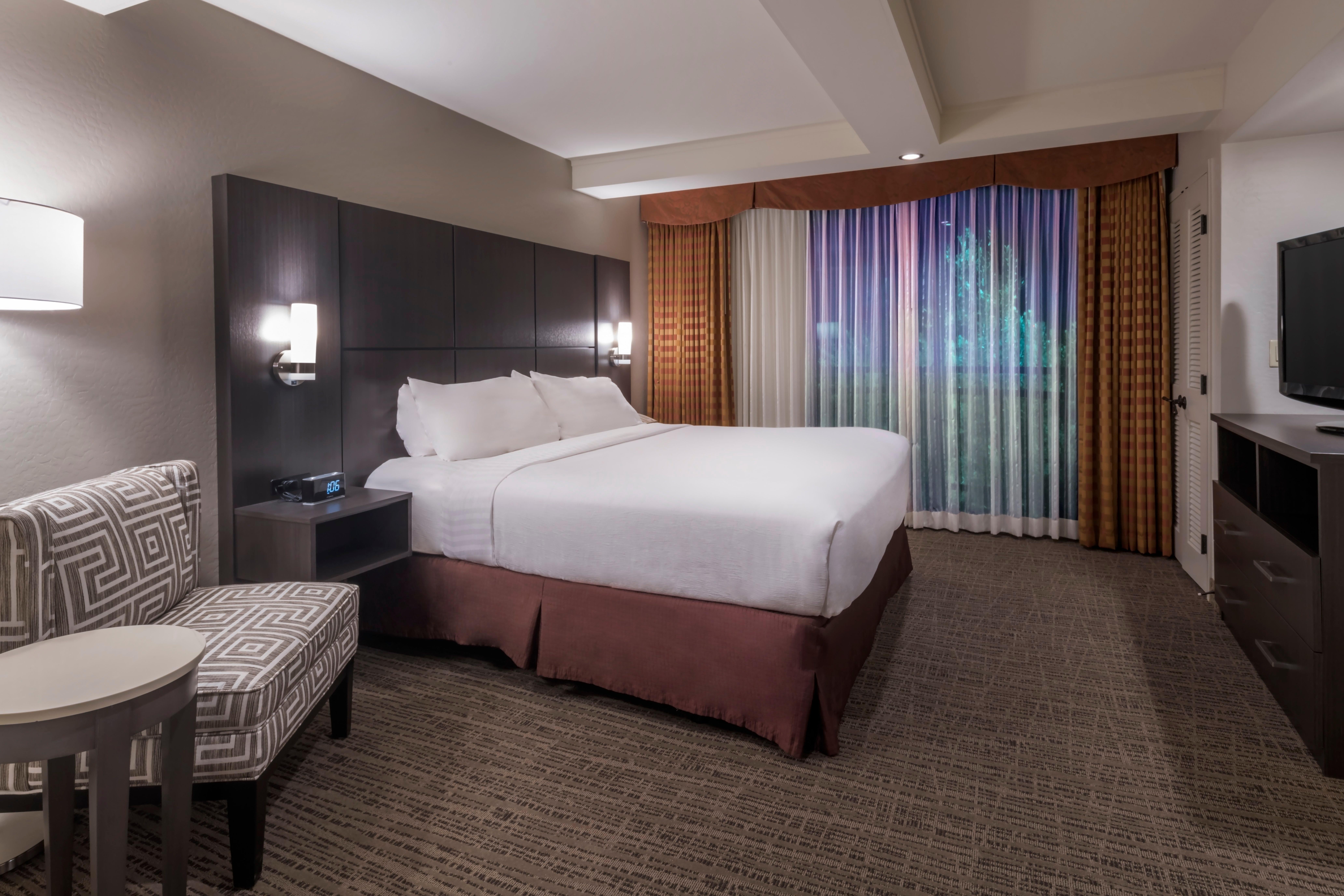 holiday inn and suites phoenix airport north by ihg
