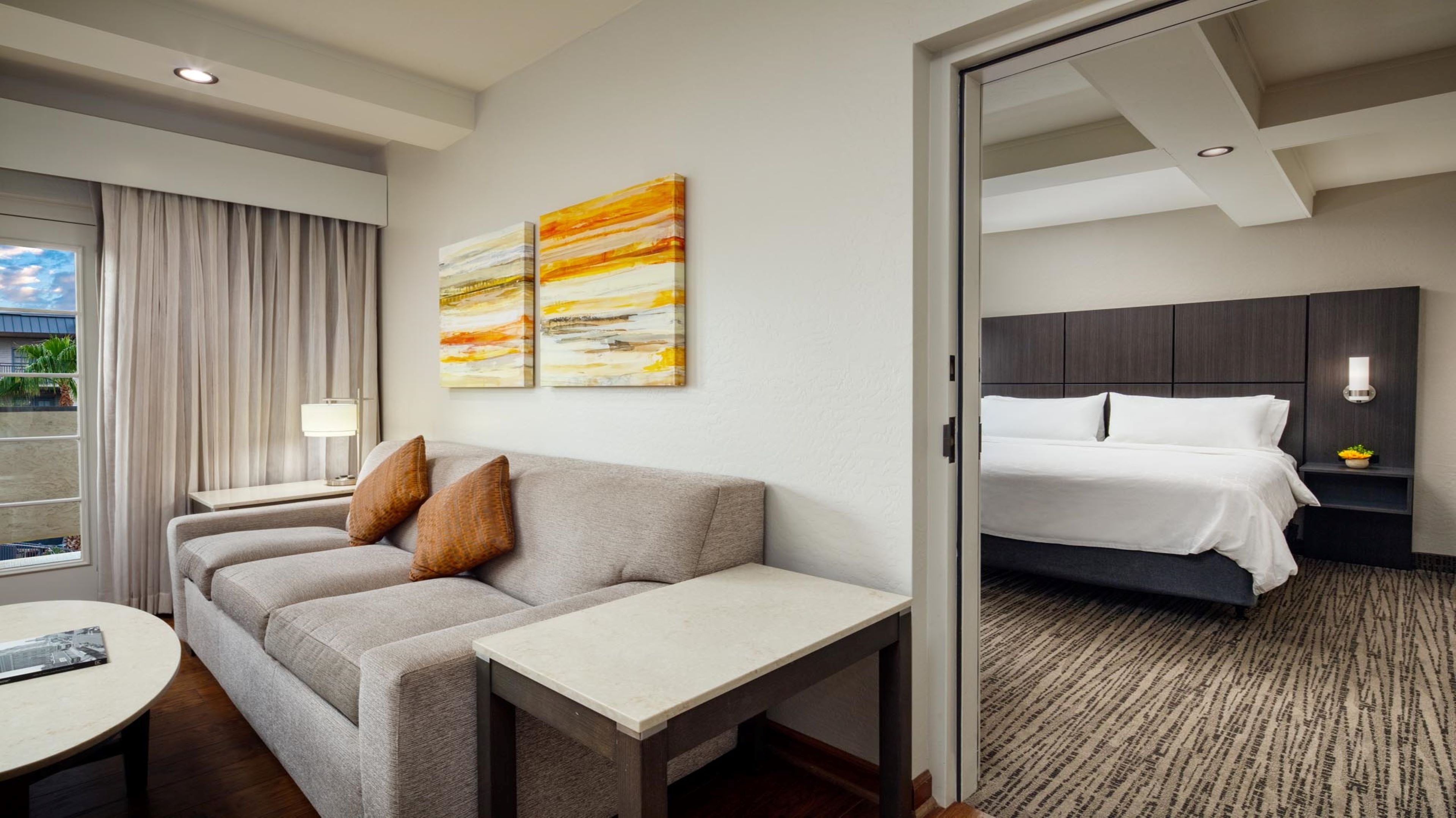 holiday inn and suites phoenix airport north by ihg
