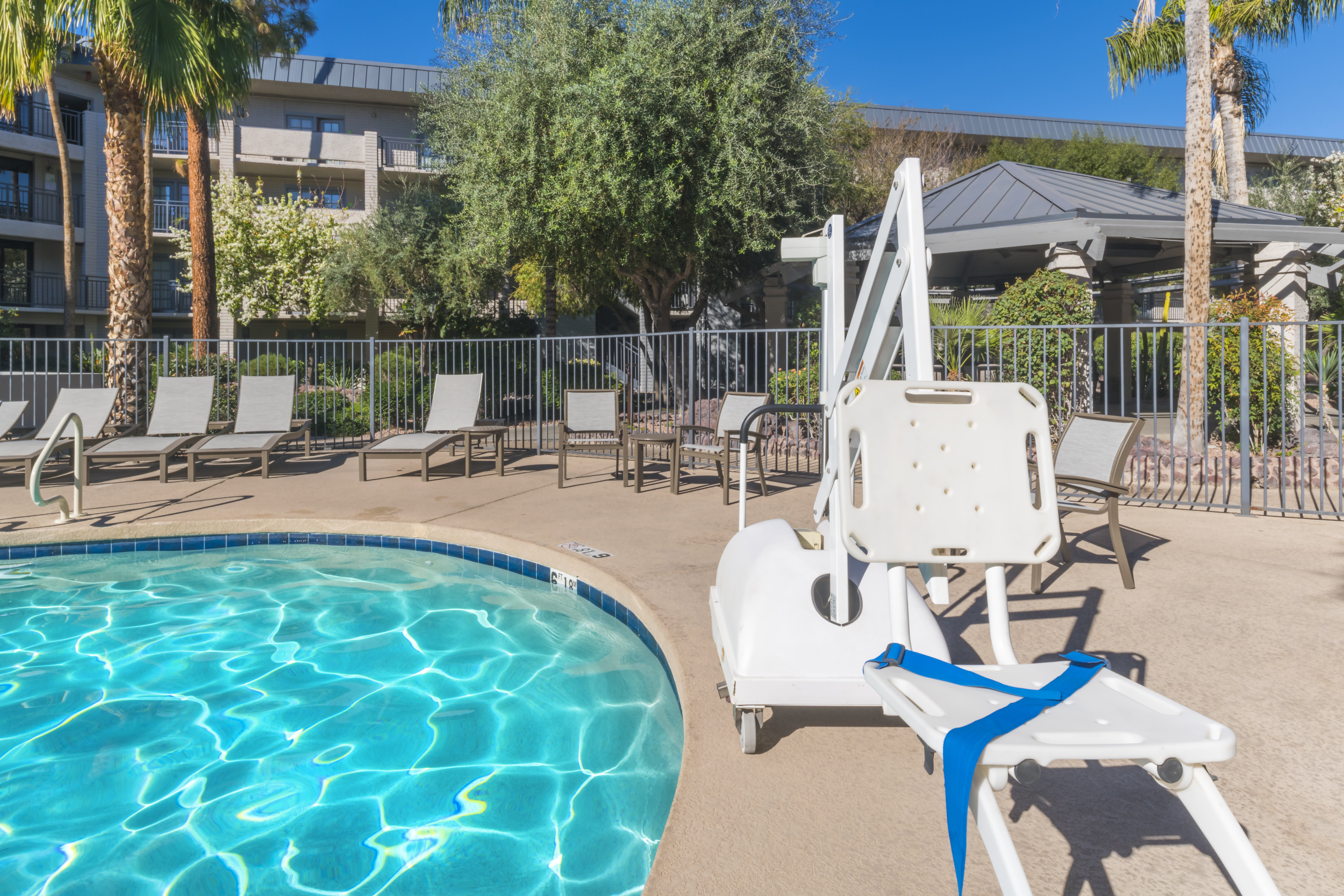 holiday inn and suites phoenix airport north by ihg