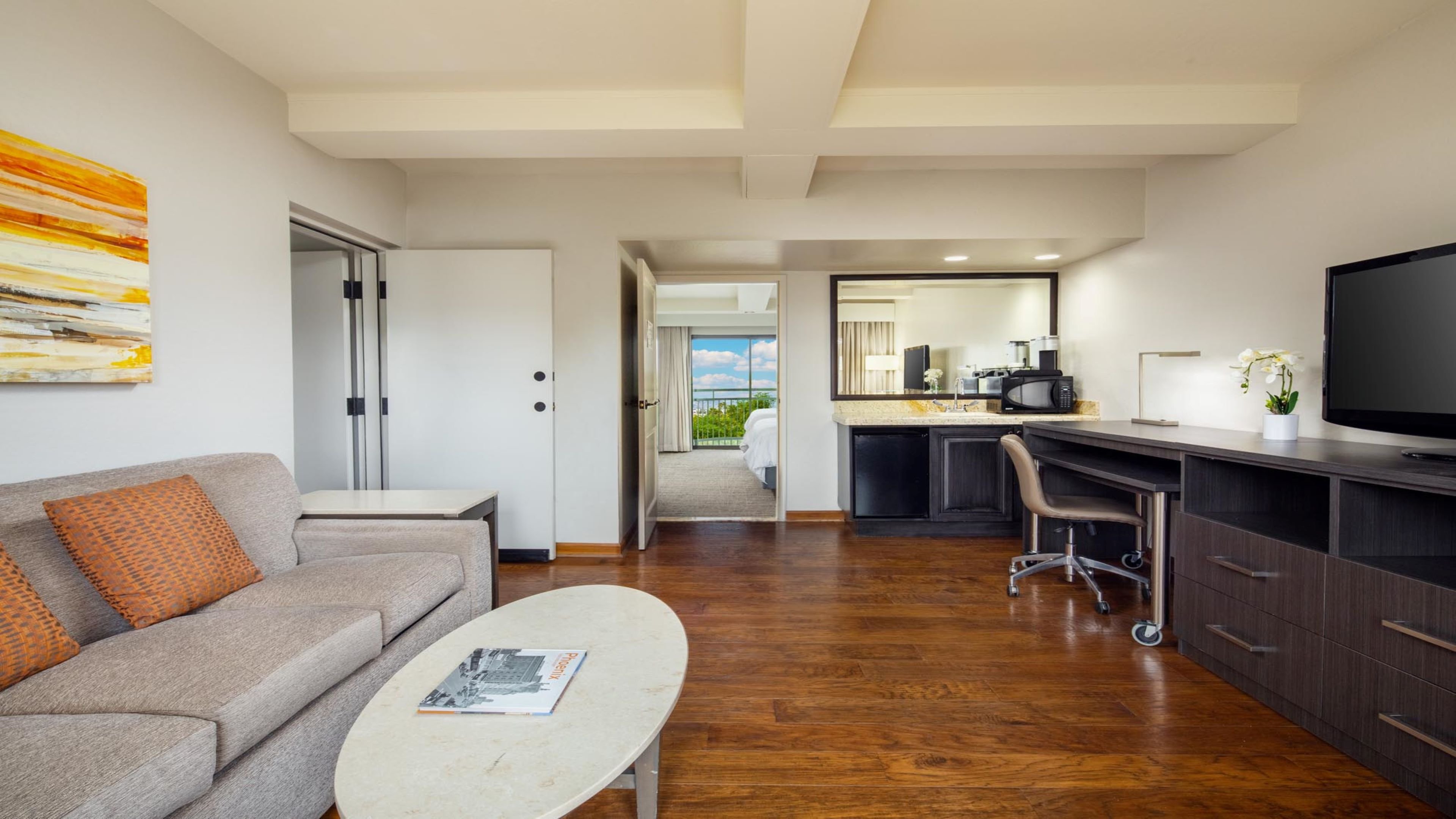 holiday inn and suites phoenix airport north by ihg
