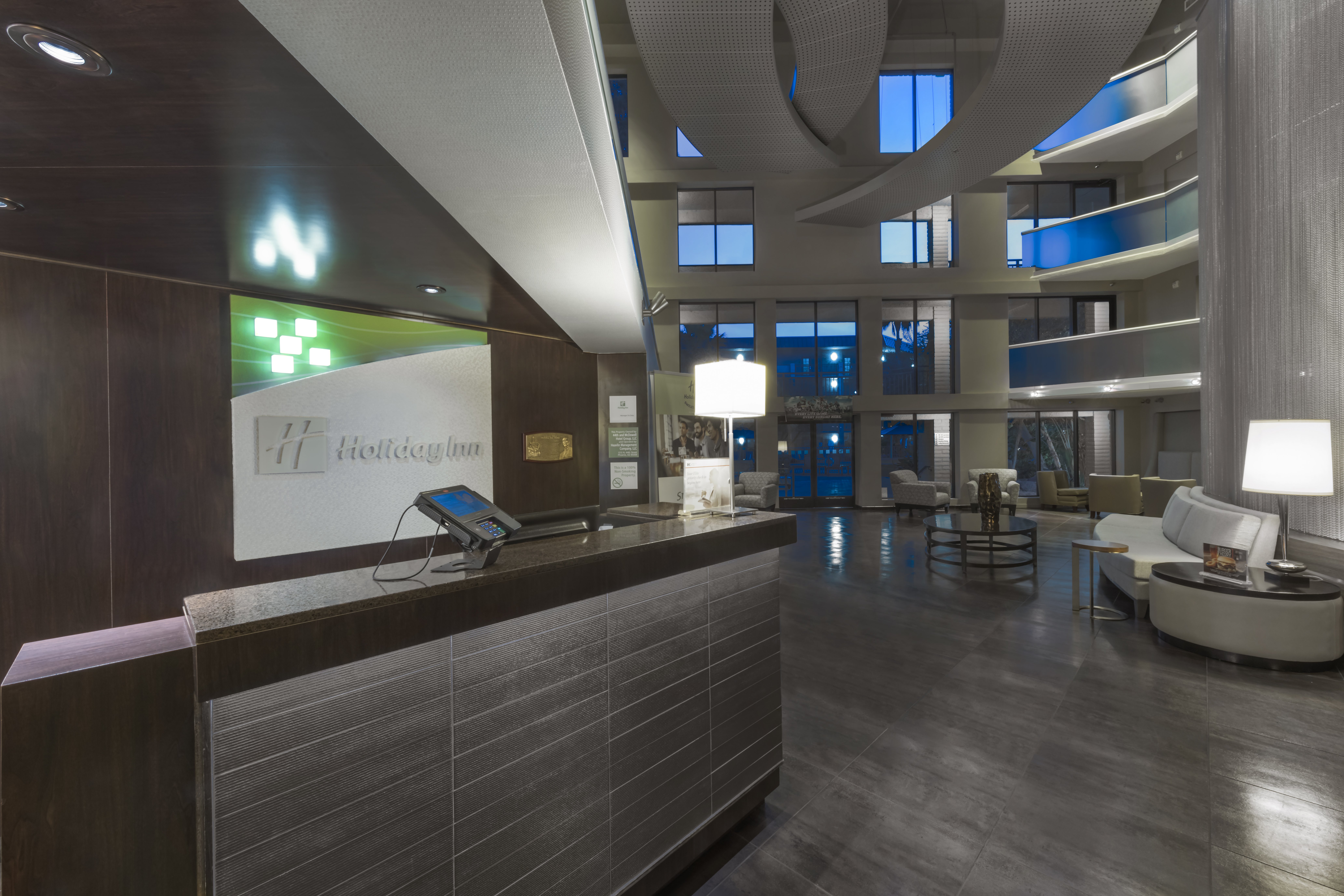 holiday inn and suites phoenix airport north by ihg
