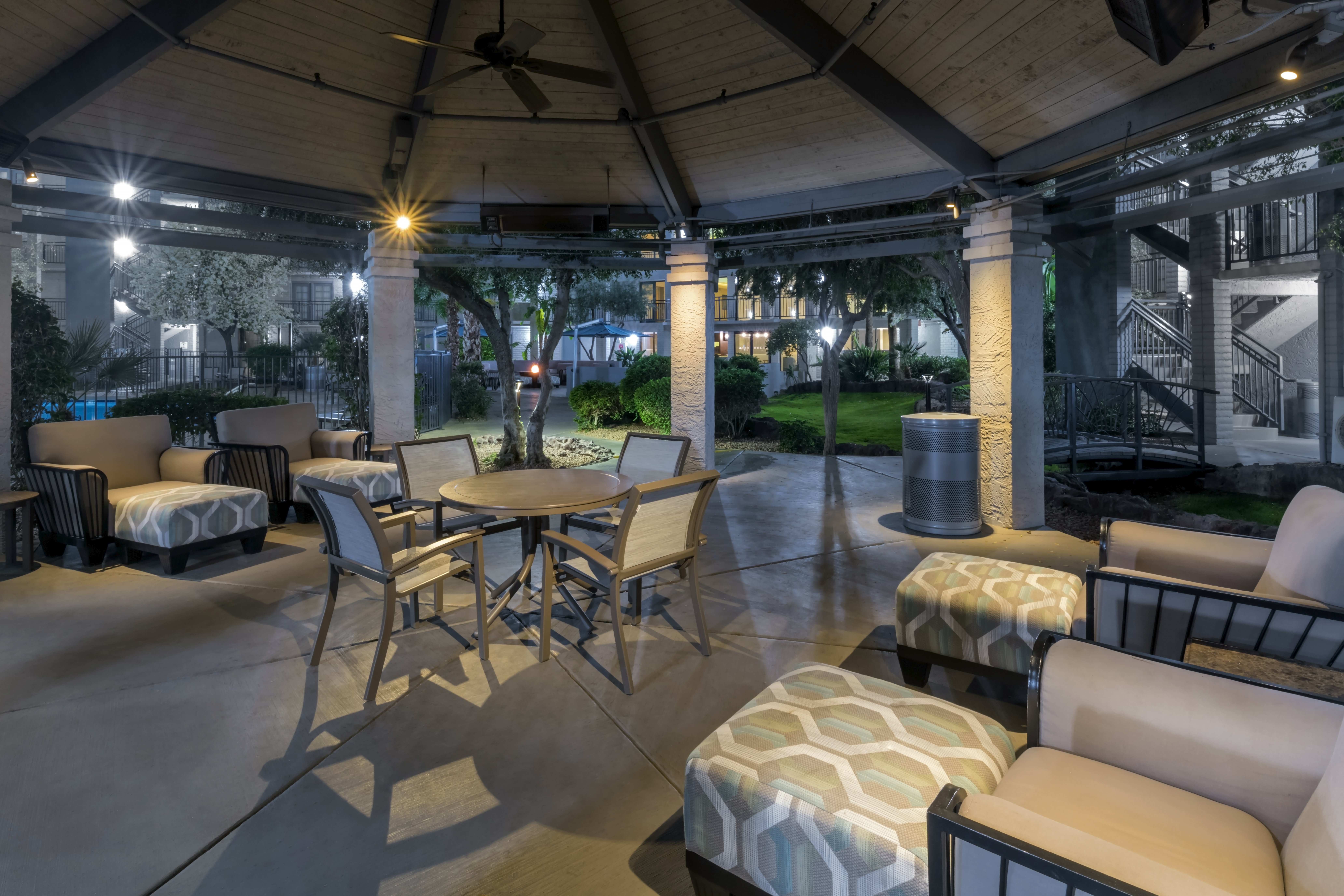 holiday inn and suites phoenix airport north by ihg