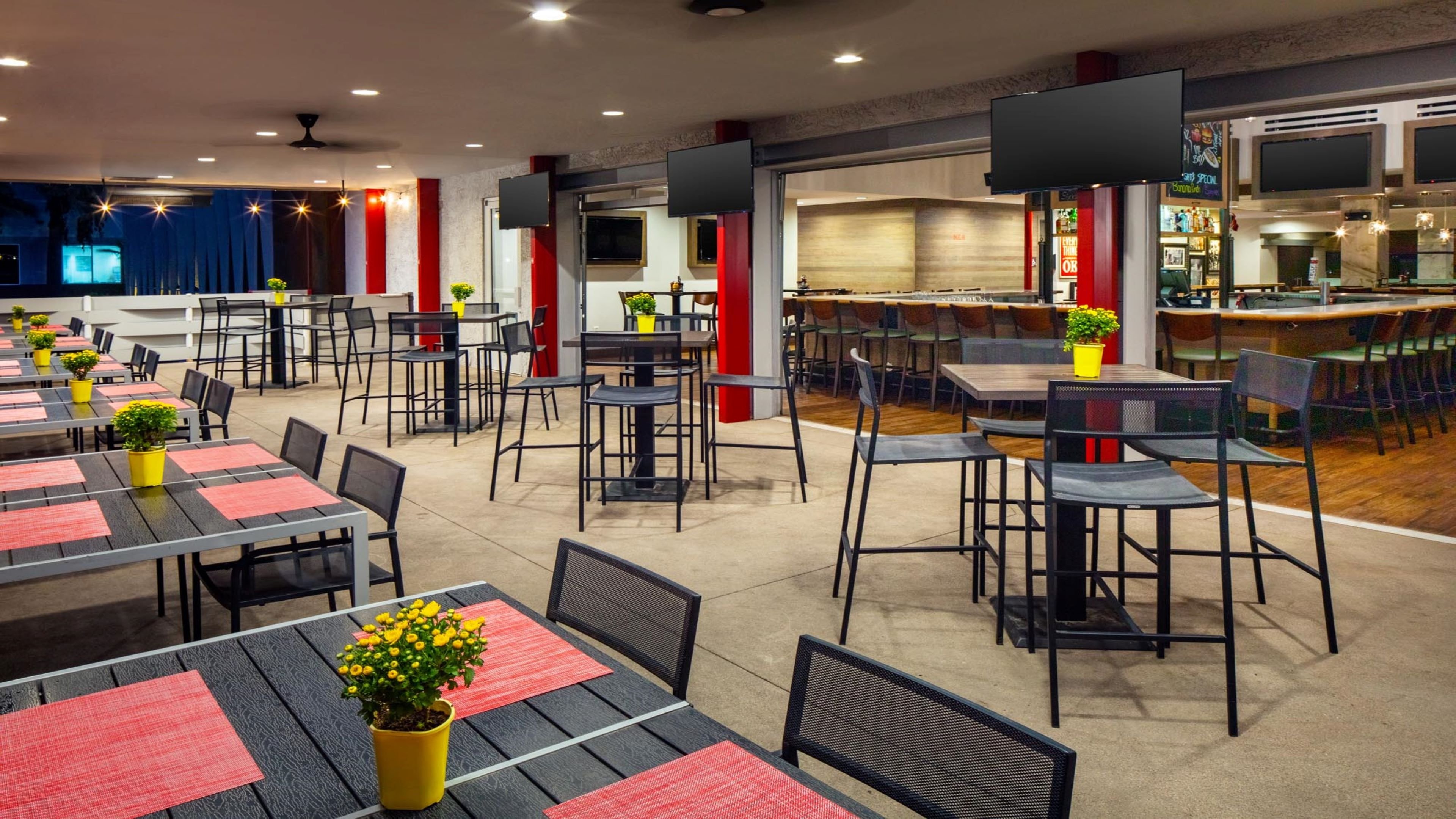 holiday inn and suites phoenix airport north by ihg