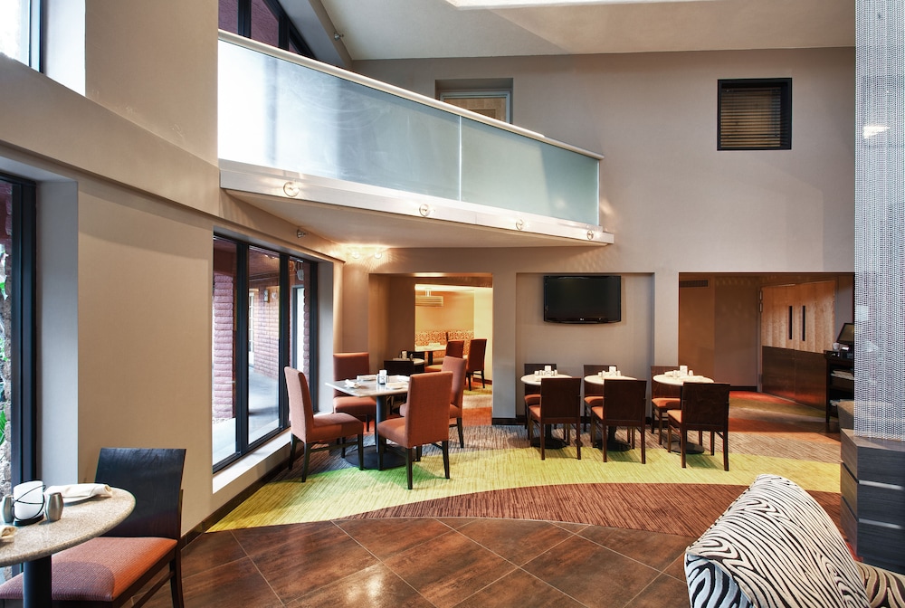 holiday inn and suites phoenix airport north by ihg