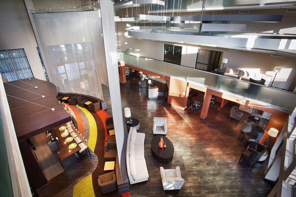 holiday inn and suites phoenix airport north by ihg