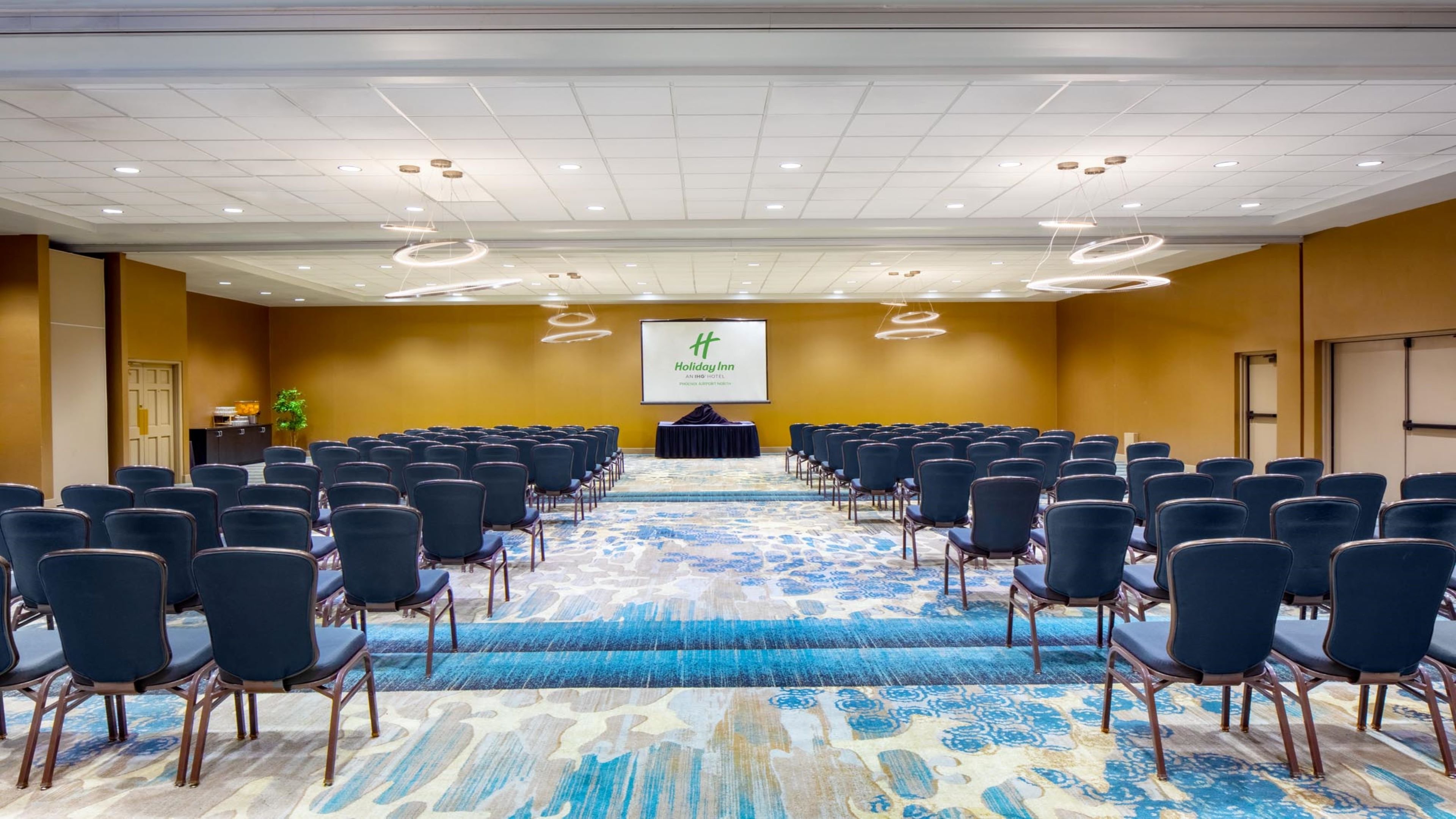 holiday inn and suites phoenix airport north by ihg