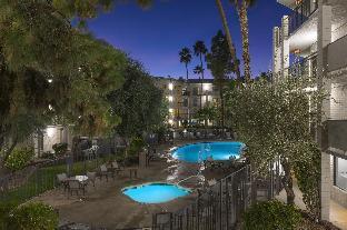 holiday inn and suites phoenix airport north by ihg