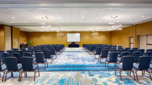 holiday inn and suites phoenix airport north by ihg