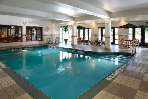 hampton inn and suites by hilton montreal dorval