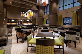 hampton inn and suites by hilton montreal dorval