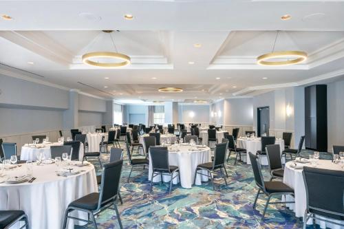 holiday inn laval montreal
