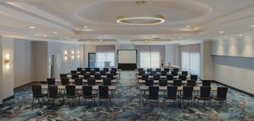 holiday inn laval montreal