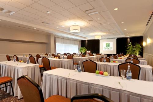 holiday inn laval montreal